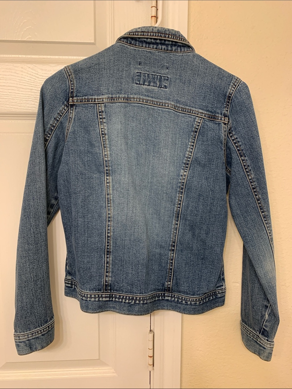 Old Navy xs Petite Women’s Jean jacket blue button pocket Stretch - Picture 2 of 5